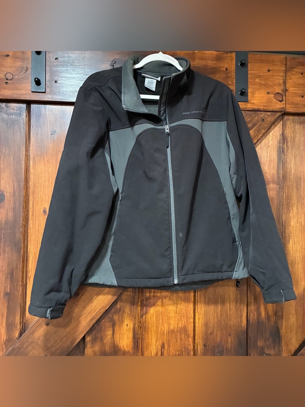 Free Country windbreaker jacket